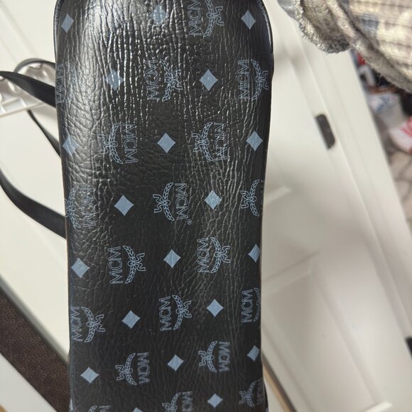 MCM Black Visetos Tote Bag w/ small Pouch - Picture 4 of 16